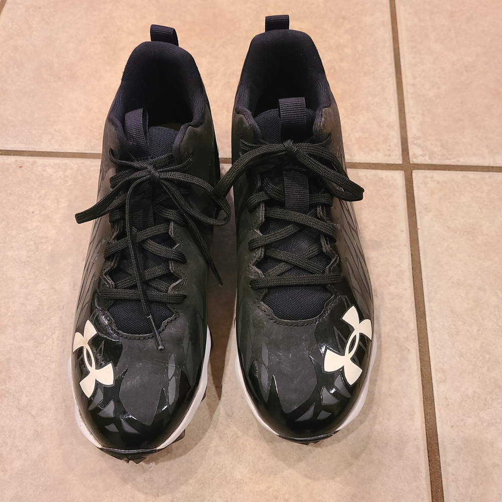 Under Armour Black Cleats with White Accents.  For Football Or Baseball.